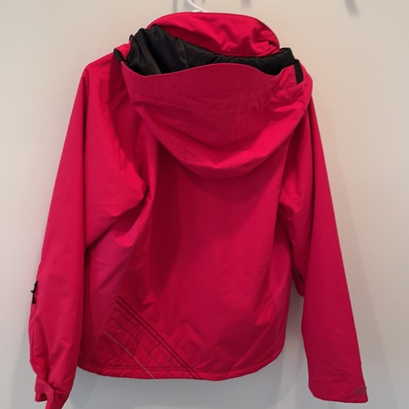 Woman’s insulated Under Armour Jacket - Picture 3 of 3